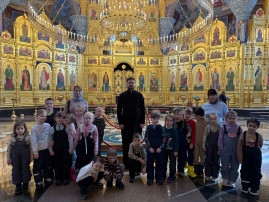 Экскурсия группы «Божьи коровки» отправились в Свято-Троицкий кафедральный собор Экскурсия группы «Божьи коровки» отправились в Свято-Троицкий кафедральный собор.