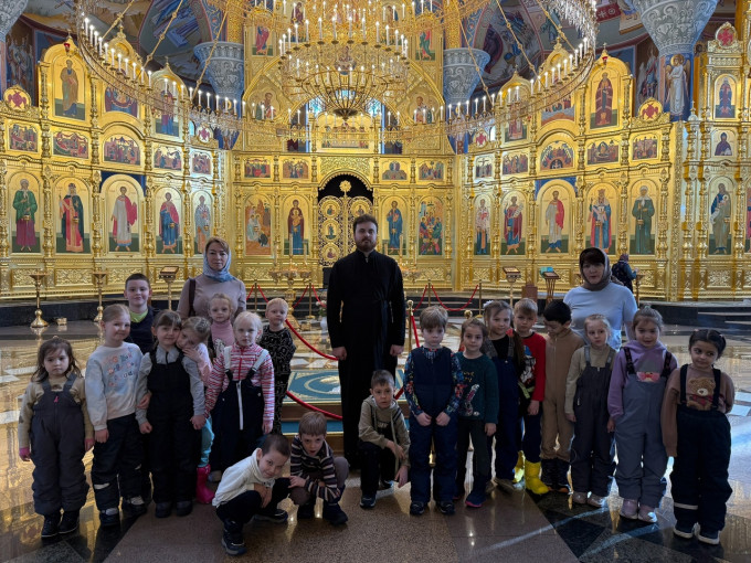 Экскурсия группы «Божьи коровки» отправились в Свято-Троицкий кафедральный собор Экскурсия группы «Божьи коровки» отправились в Свято-Троицкий кафедральный собор.